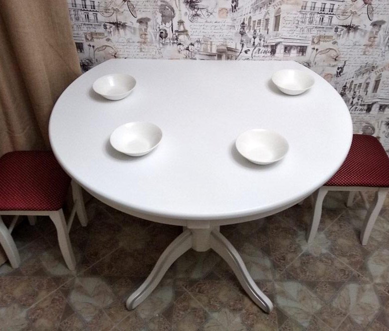 Кухонные столы 2024. Полукруглый стол к стене. Полукруглый стол на кухню. Кухонный стол полукругом. Стол обеденный полукруглый.