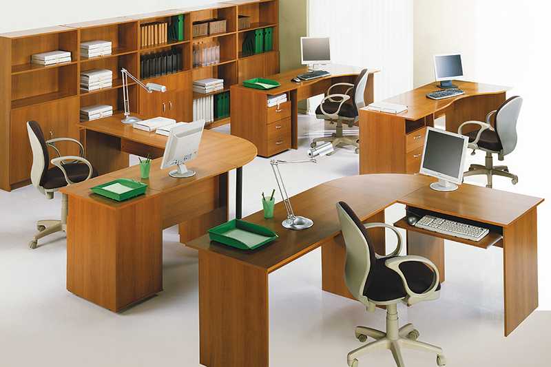 Как поставить 4 стола. Расположение столов в офисе. Офисная мебель. Расположение мебели в офисе. Hfccnfydjrf cjkjd DJ jabct.