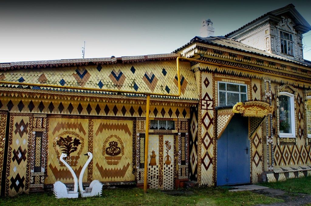 Russian housing. Русская изба Городец. Резные избы Городца. Город Городец резной дом. Дом с резьбой.