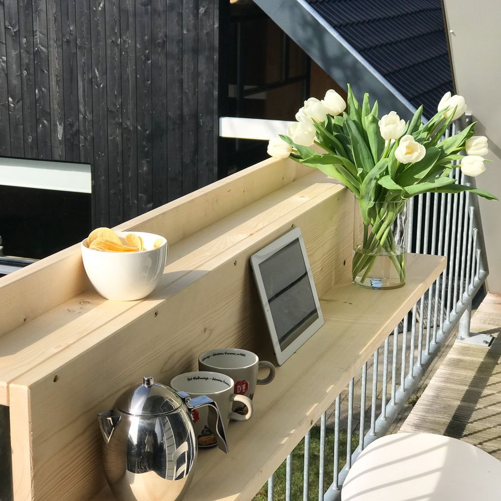 балкон с откидным столиком