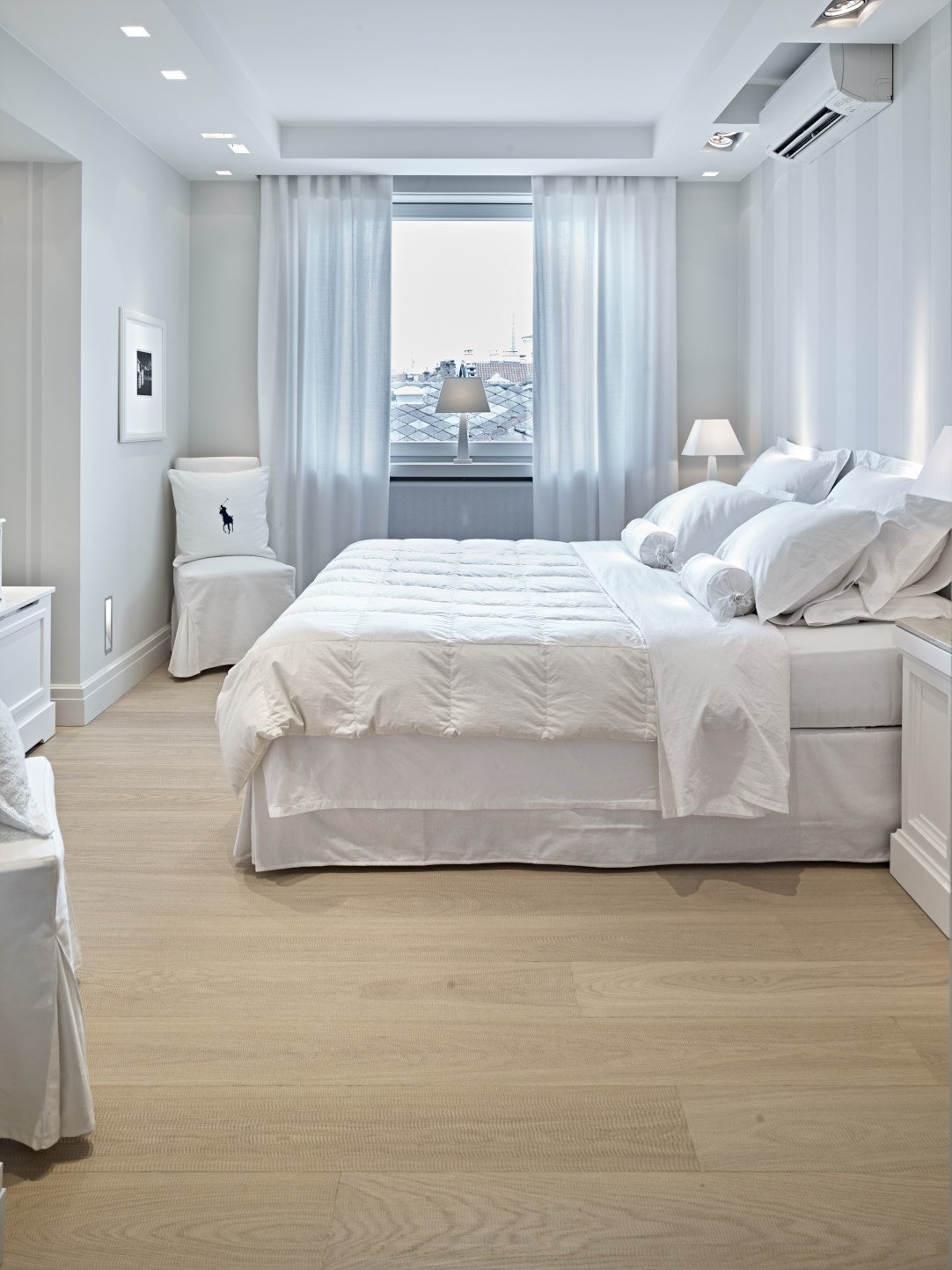 Интерьер современной спальни в светлых тонах фото. Спальня в светлых тонах. Белая спальня. Современная светлая спальня. Спальня в Светлом стиле.