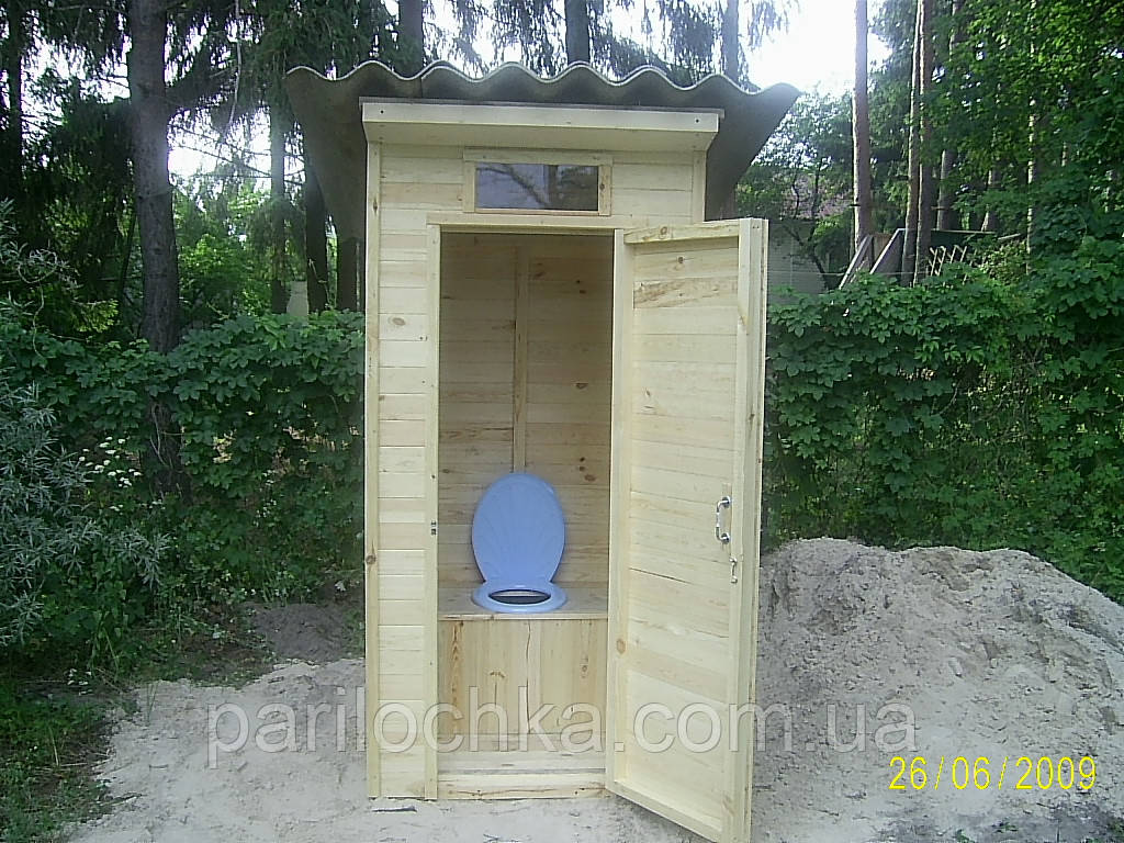 Летний туалет купить. Деревянный туалет. Садовый туалет деревянный. Дачный уличный туалет. Красивый туалет на даче.