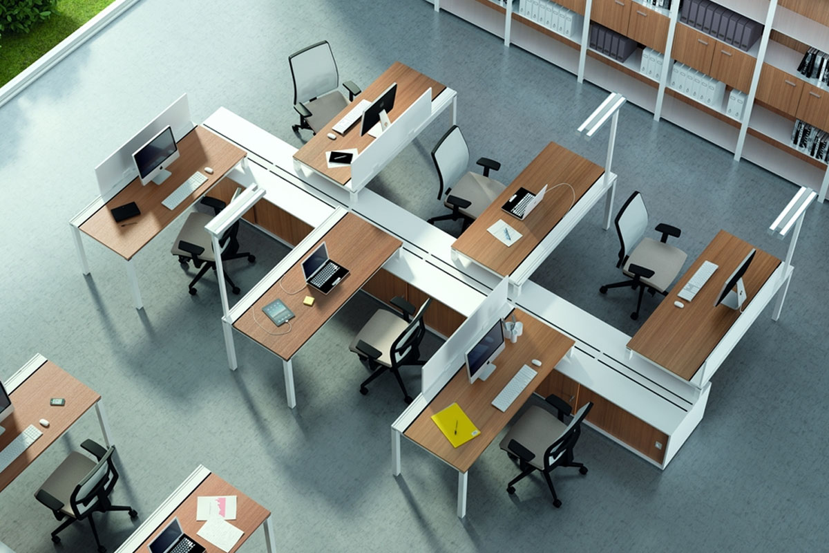 Примеры организации рабочих мест. Офисная мебель опен Спейс. Планировка офиса опен Спейс. Мебель для опен Спейс помещений. Офисные столы опен Спейс.