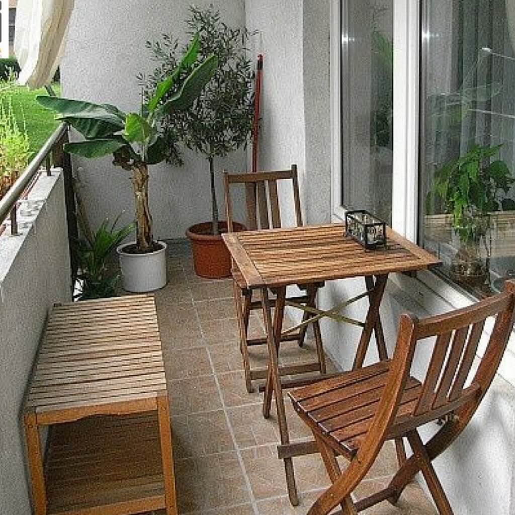 Ажурный столик для балкона